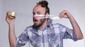 Quintas de Humor recebe humorista Paulinho Serra