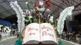 Escolas do Grupo de Acesso encerram primeira noite de folia