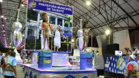 Bonfim abre desfiles de domingo com homenagem