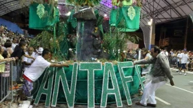 Problema no Abre Alas marca desfile da Santa Fé