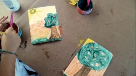 Sesc recebe atividades de pintura e contação de história