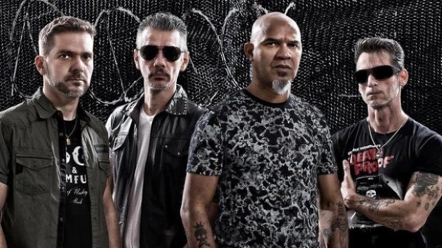 Sesc recebe show da banda Inocentes 