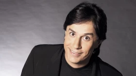 Associação recebe show de Tom Cavalcante 