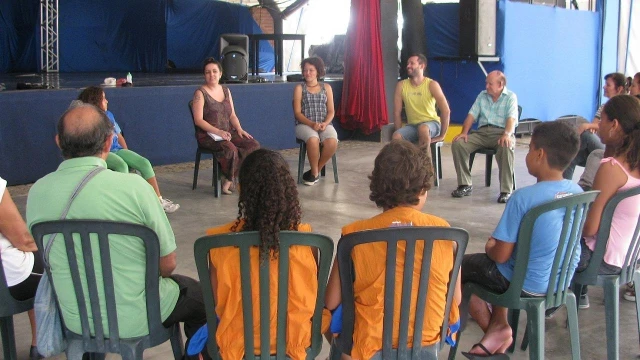 Idosos e crianças participam de atividades intergeracionais 
