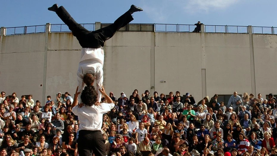 Cia Circo Delírio se apresenta amanhã no Sesc Taubaté Cia Circo Delírio se apresenta amanhã no Sesc Taubaté