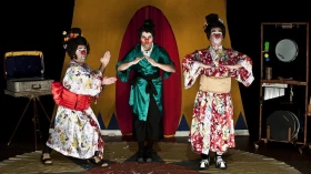 Teatro de palhaços anima manhã de domingo 
