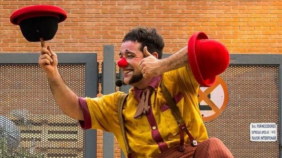 Cia Suno realiza espetáculo Sanduda Delivery Cia Suno realiza espetáculo Sanduda Delivery