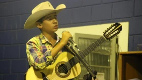 Gabrielzinho se apresenta na 1º edição do Mercado Musical