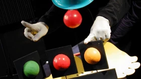 Espetáculo “Circo dos Objetos” diverte crianças no Sesc