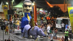 Integral Folia abre noite de desfiles na Avenida do Povo