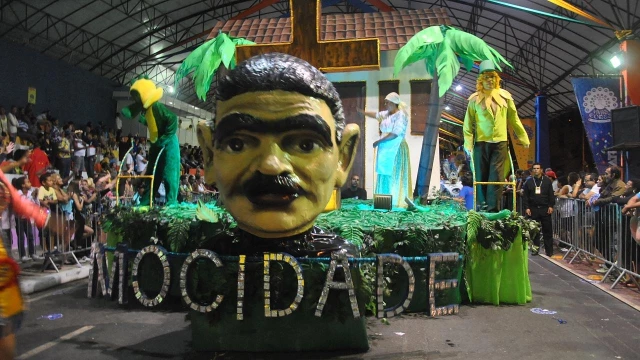 Mocidade supera problemas e apresenta belo desfile