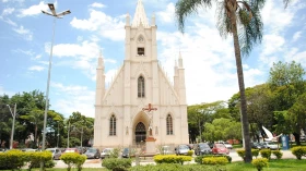 Praça Santa Terezinha recebe atividades no Dia da Mulher 