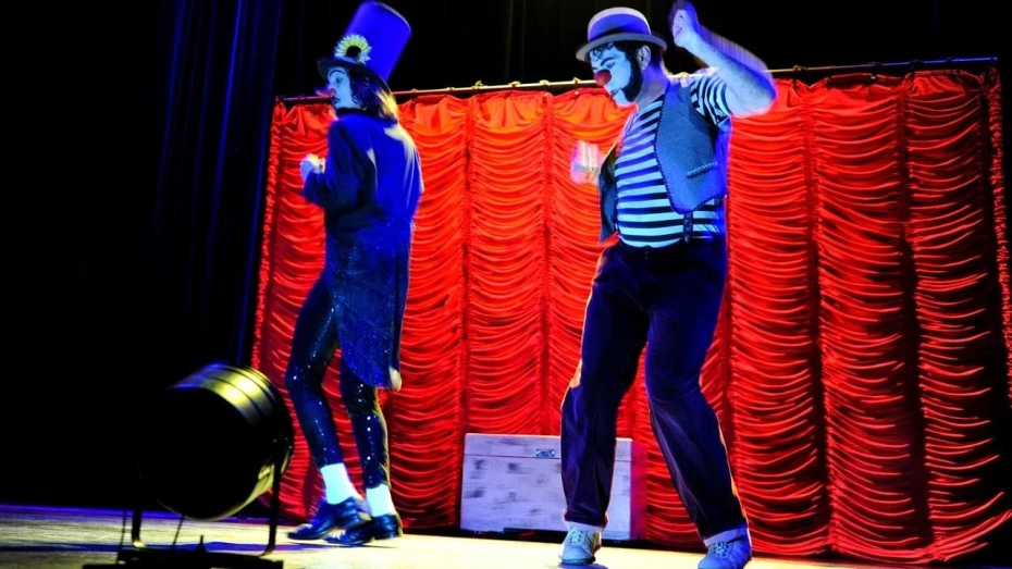 Teatro de domingo homenageia Dia do Circo