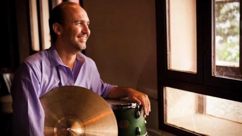 Carlos Ezequiel Trio anima feriado no Sesc
