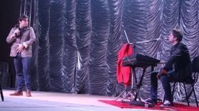 Com casa cheia, Gustavo Mendes empolga público em Taubaté 