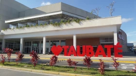 Shopping ergue monumento em homenagem a Taubaté	