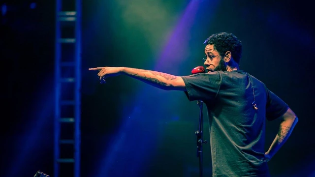 Bar em Taubaté recebe show de Emicida 