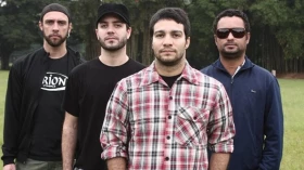  Banda Dead Fish se apresenta em bar de Taubaté