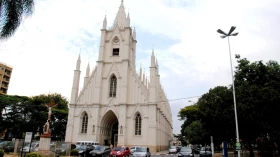 Praça Santa Terezinha é palco para projetos culturais 