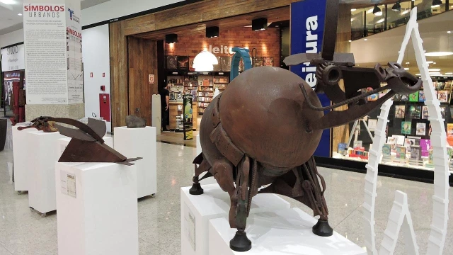 “Símbolos Urbanos” é exposição de outubro em shopping da cidade