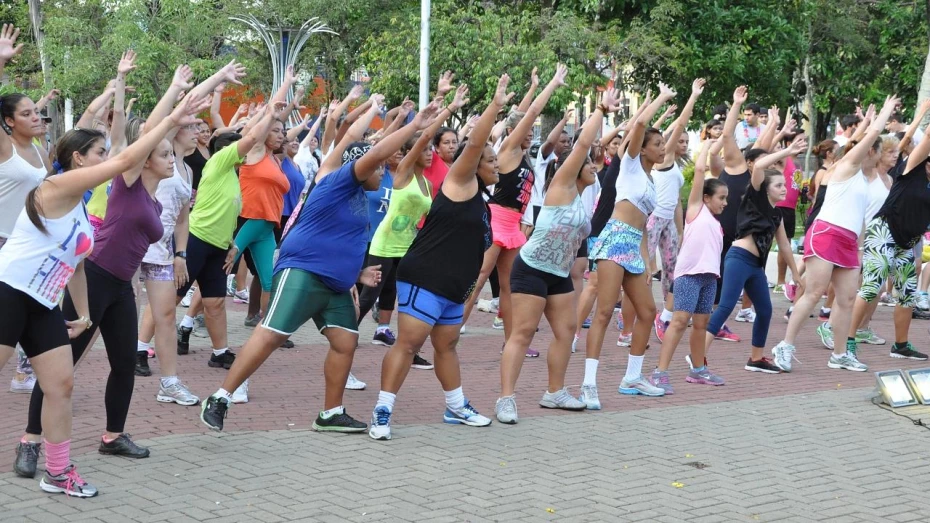 Ritmo Livre completa primeiro aniversário na praça Santa Terezinha Ritmo Livre completa primeiro aniversário na praça Santa Terezinha