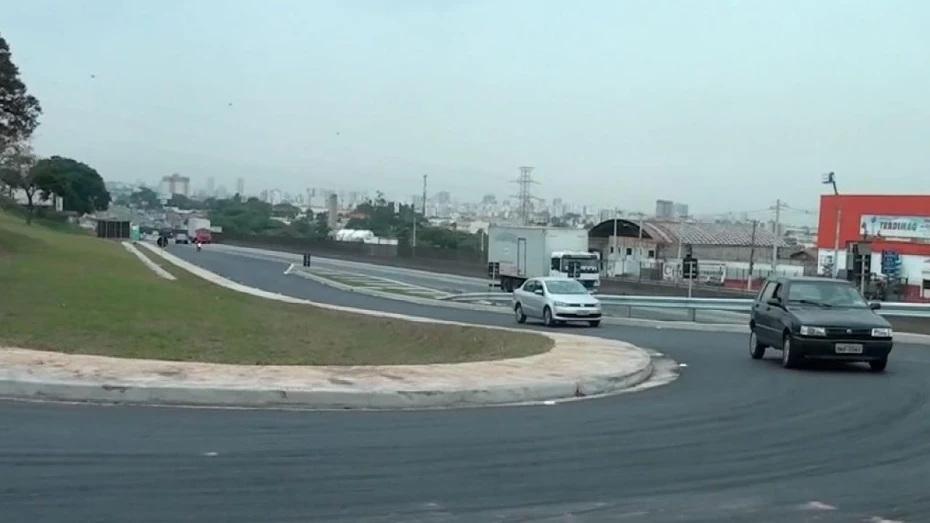 Alça de acesso deve melhorar fluidez no km 107