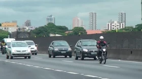 Empresa orienta sobre fluxo intenso na Via Dutra