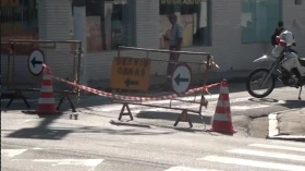 Obras da Sabesp interditam vias do Centro