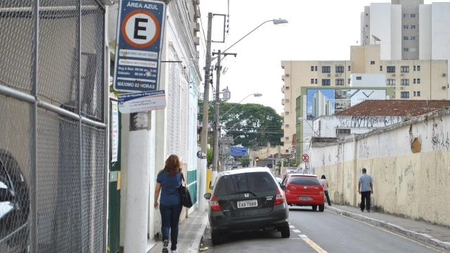 Empresas entregam propostas para nova Zona Azul 