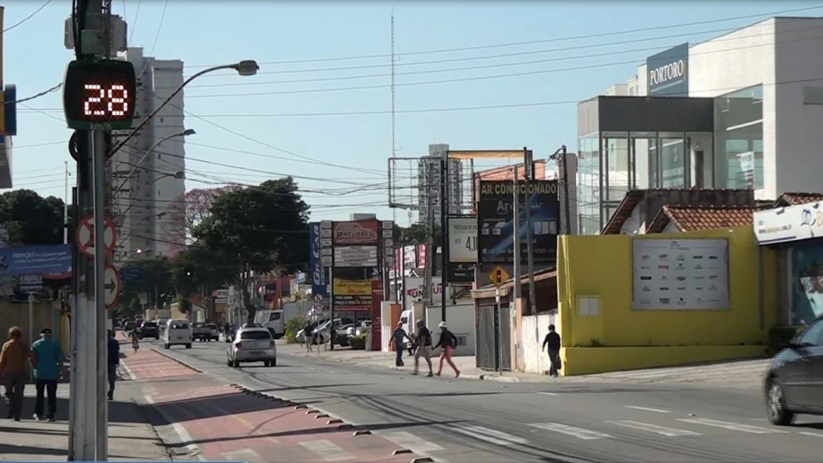 Radares no trânsito dividem opiniões na cidade Radares no trânsito dividem opiniões na cidade