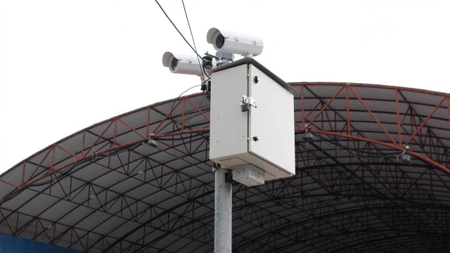 Avenidas e ruas da cidade recebem radar móvel 	