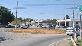 Prefeitura retira rotatória no acesso do Barreiro
