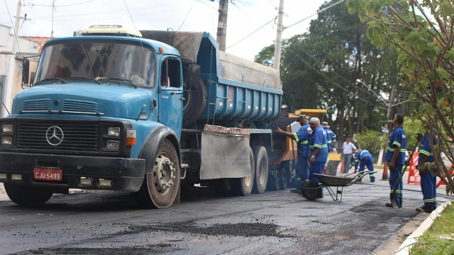 Ruas da região central recebem recuperação asfáltica