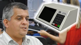 Professor explica função dos deputados federais e estaduais 