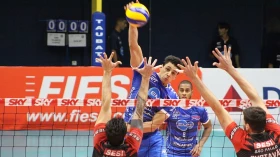 À espera de Renan, Vôlei Taubaté é superado pelo Sesi-SP na Superliga