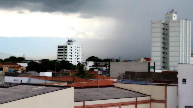 Terça-feira de nebulosidade e chuva em Taubaté
