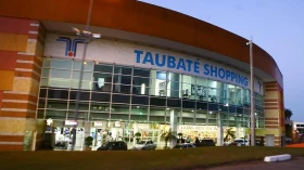 Escola de samba leva ‘clima de carnaval’ ao Taubaté Shopping
