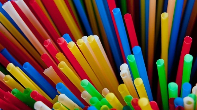 Câmara aprova projeto que proíbe utilização de canudo plástico em Taubaté  