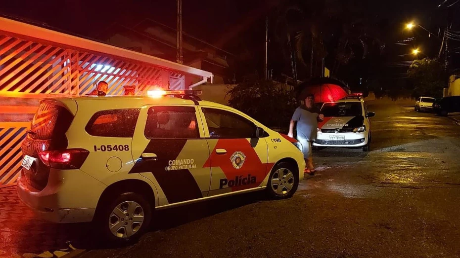 Homem atira no carro da ex-esposa após briga em Taubaté Homem atira no carro da ex-esposa após briga em Taubaté