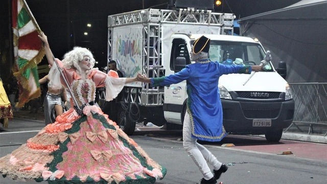 Escolas do Grupo Especial se apresentam na Avenida do Povo