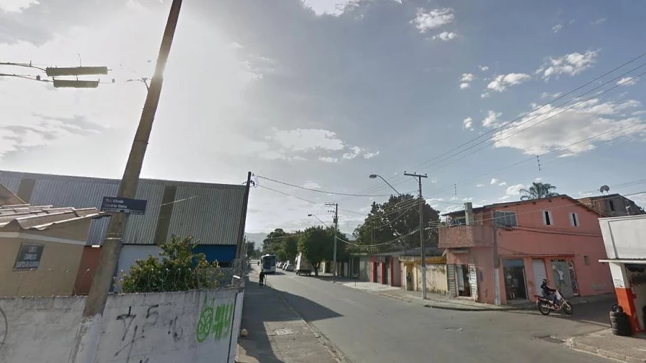 Obras interditam trânsito em cruzamento do bairro Vila Aparecida Obras interditam trânsito em cruzamento do bairro Vila Aparecida