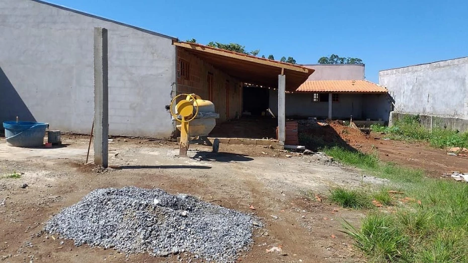 Prefeitura embarga cinco obras durante fiscalização na zona rural de Taubaté Prefeitura embarga cinco obras durante fiscalização na zona rural de Taubaté