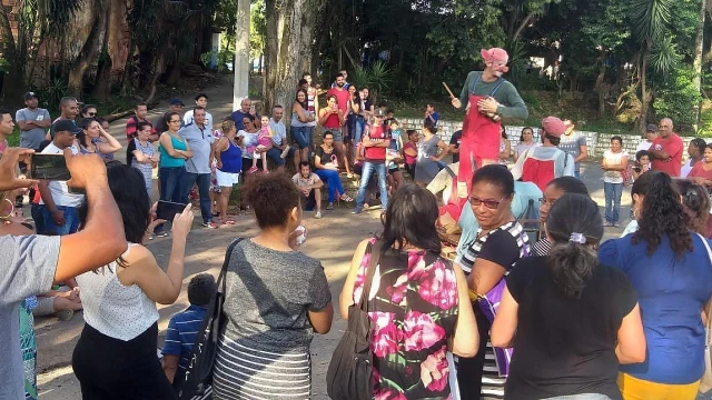 Praça Santa Terezinha recebe peça de teatro ‘Os Tr3s Porcos’