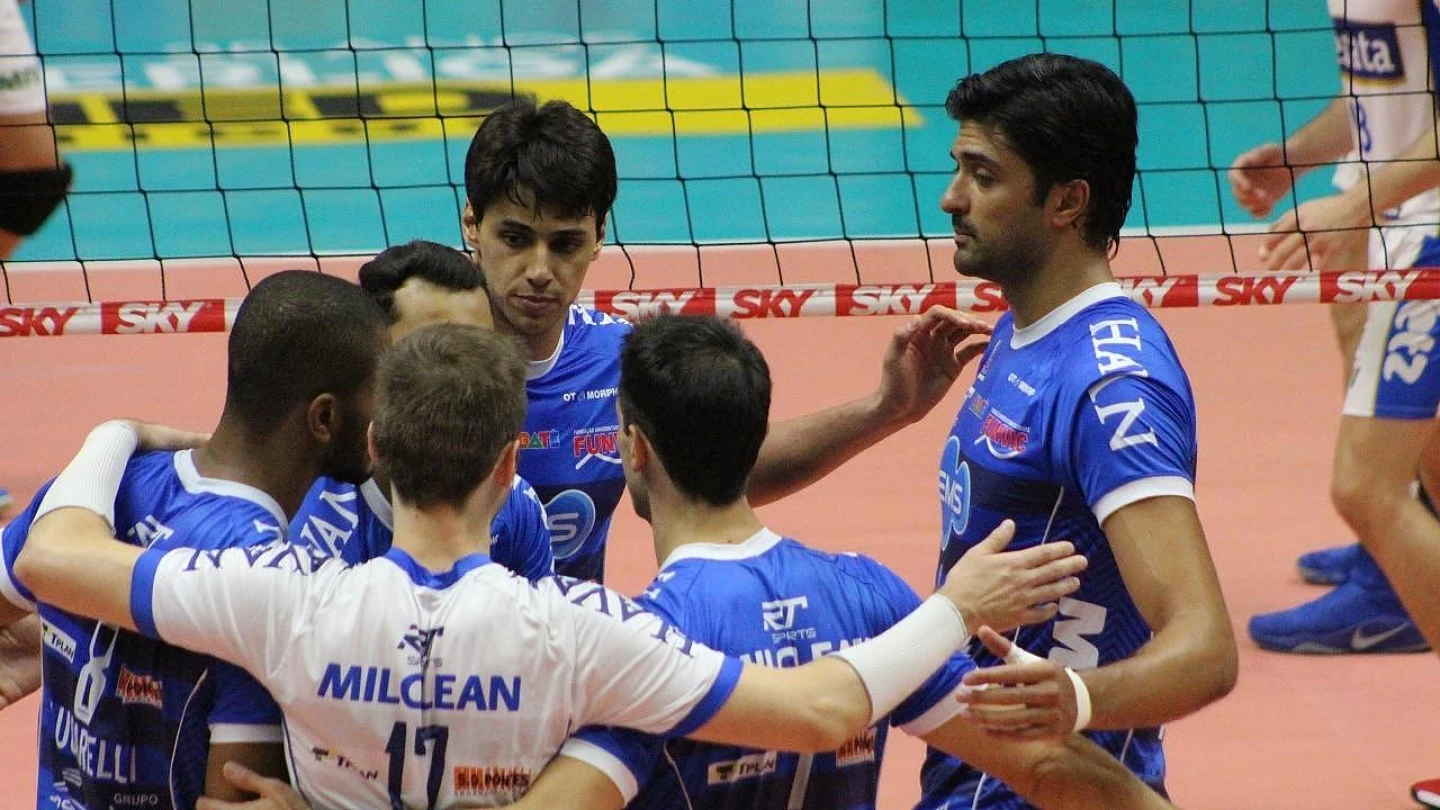 Vôlei Taubaté e Cruzeiro-MG iniciam disputa da semifinal da Superliga
