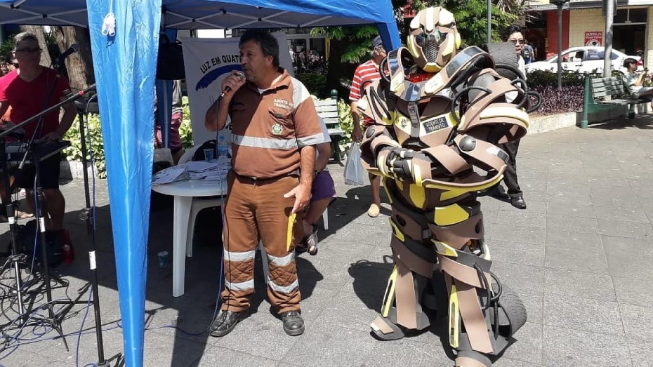 Prefeitura abre concurso para escolher nome de robô do trânsito Prefeitura abre concurso para escolher nome de robô do trânsito