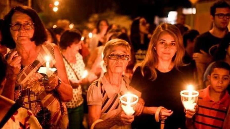 Paróquia Nossa Senhora Aparecida realiza procissão do fogaréu em Taubaté Paróquia Nossa Senhora Aparecida realiza procissão do fogaréu em Taubaté