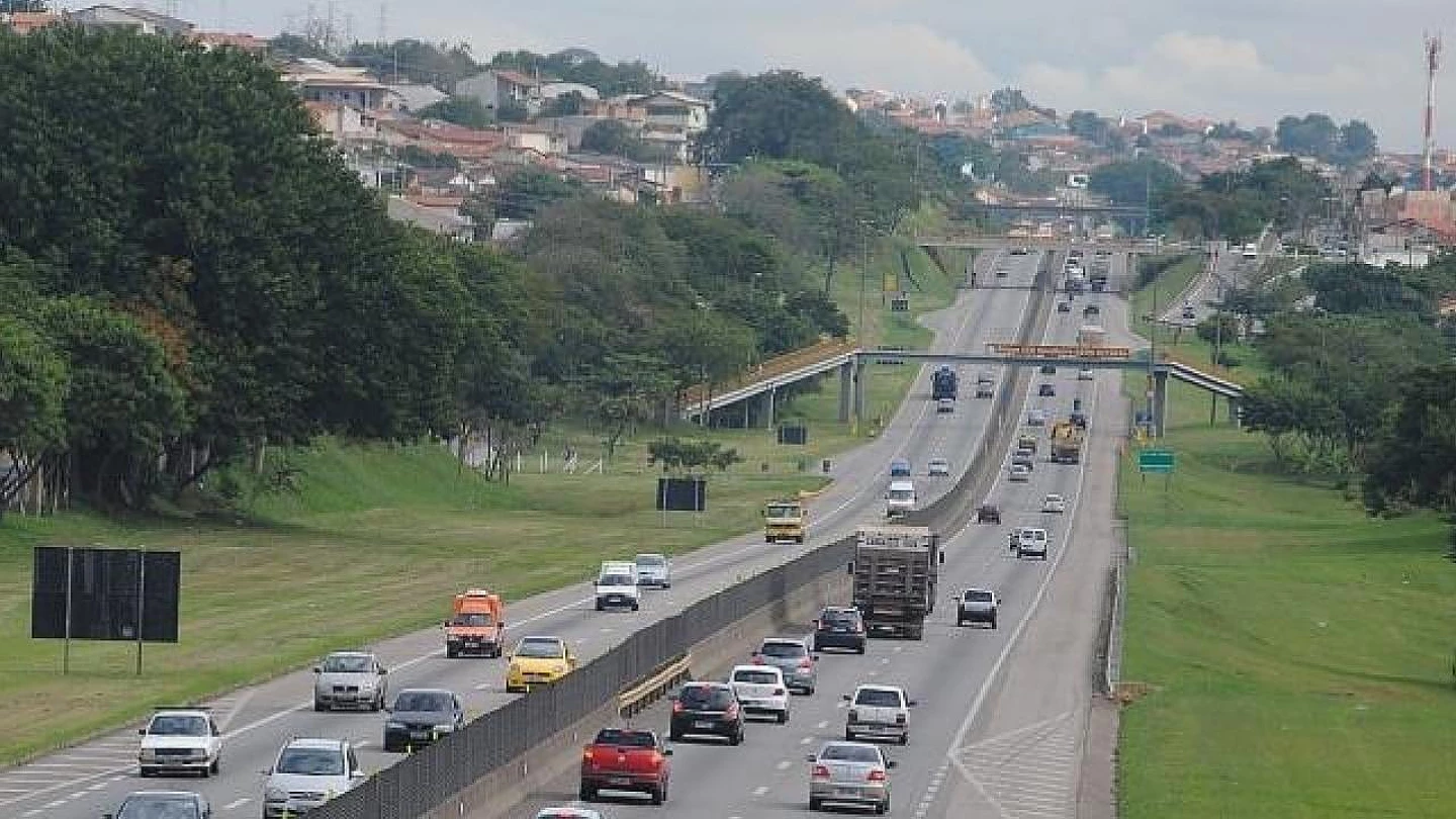 Mais de 200 mil veículos devem passar pela Via Dutra durante feriado 