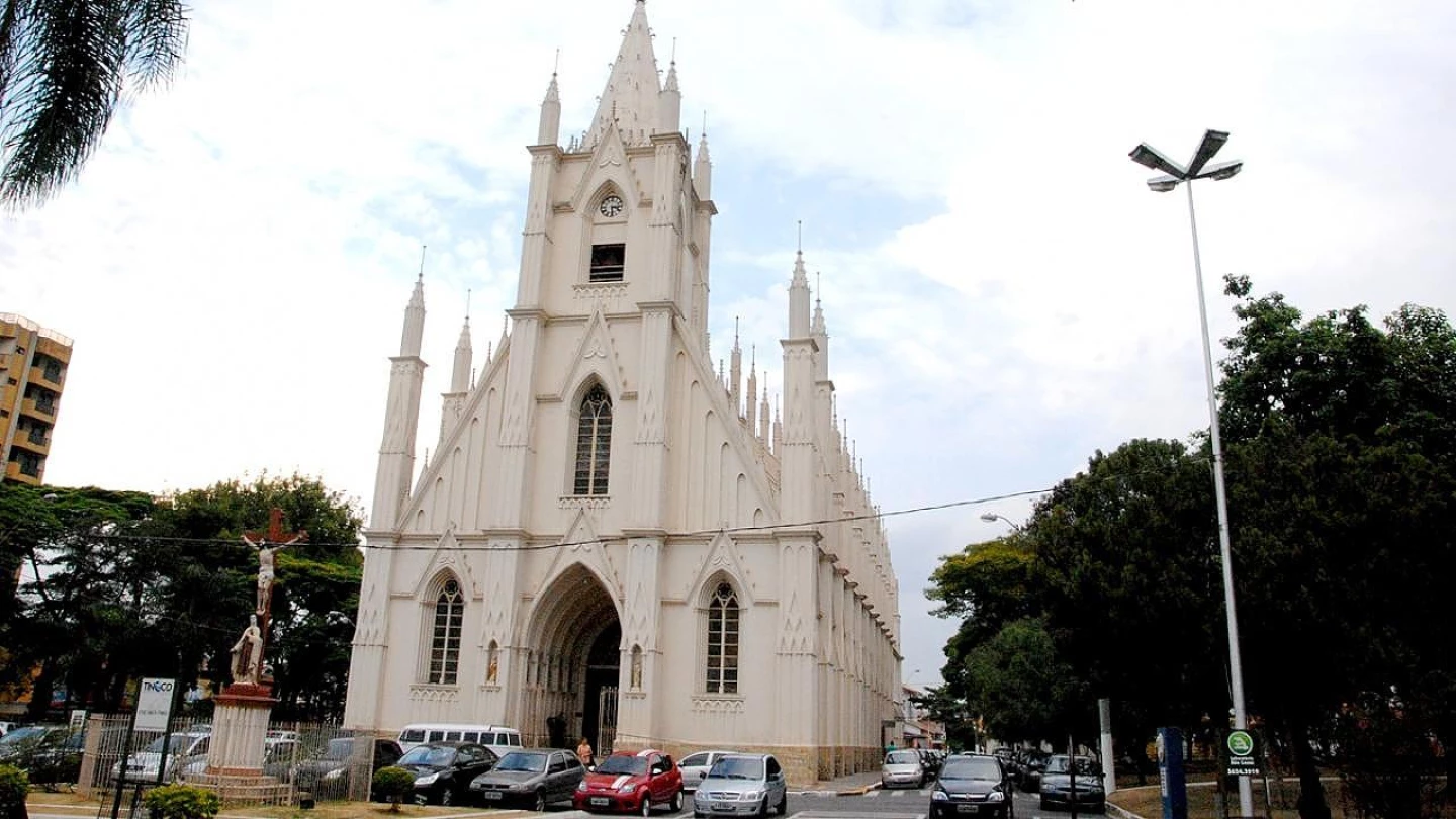 Quarta-feira de tempo quente e com chance de chuva em Taubaté