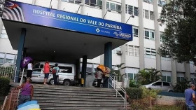 Mulher fica ferida após muro de construção desabar em Taubaté