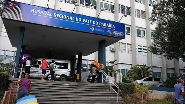 Mulher fica ferida após muro de construção desabar em Taubaté